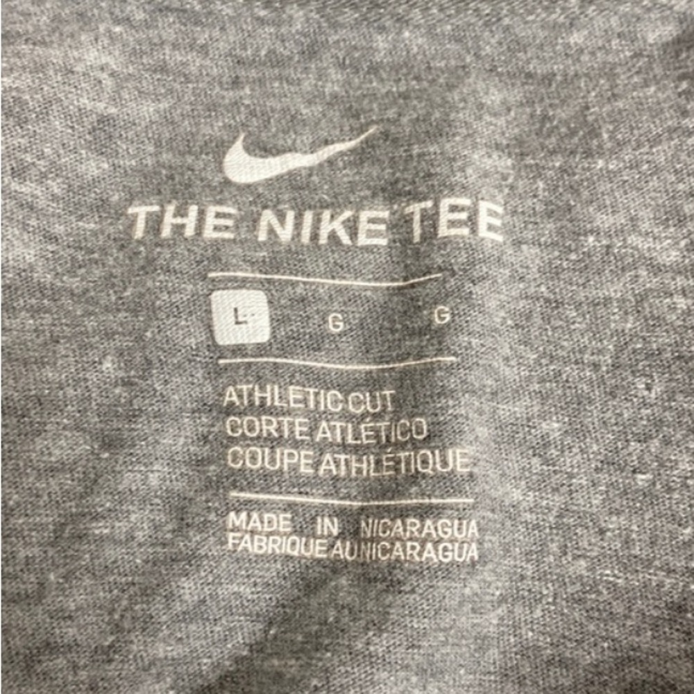 Men’s Nike Tee Marquette Golden Eagles athletic cut grey shirt. - Picture 7 of 12